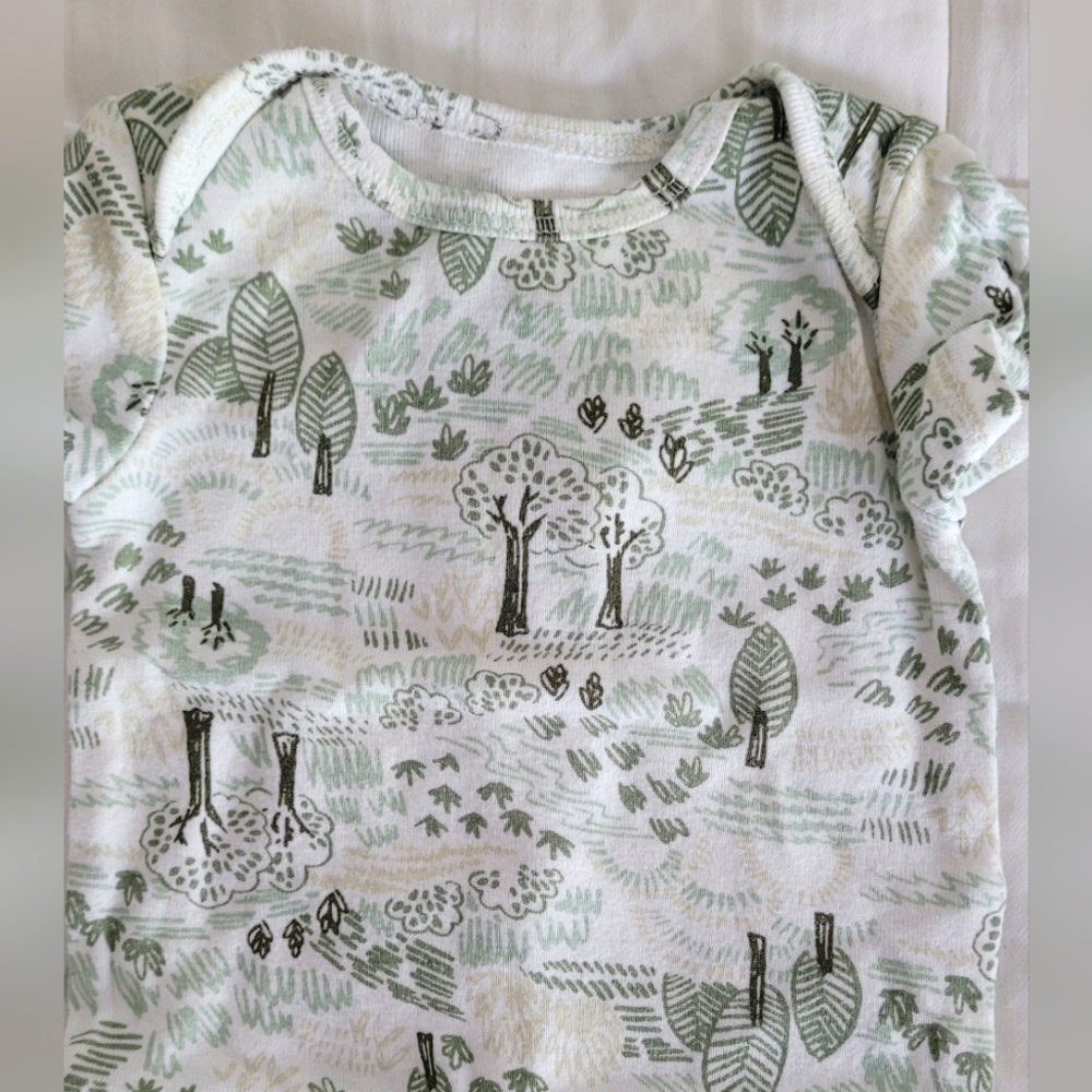 5 Baby Onesies and One Pants - Picture 6 of 7